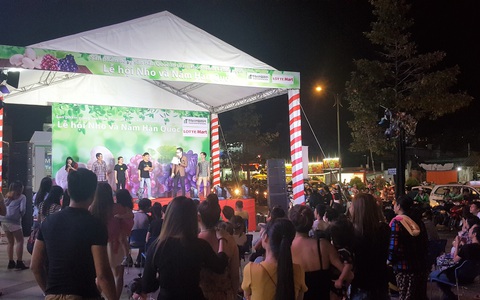 Dùng thử Nho và Nấm Hàn Quốc tại Lottemart