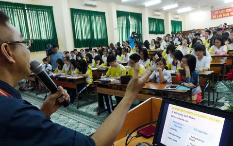 'Không thể hô hào mãi nhà giáo phải hi sinh'
