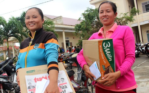 Hơn 900 suất quà Tuổi Trẻ đến với bà con vùng tâm bão Khánh Hòa