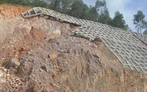 Sạt lở taluy đường cao tốc Đà Nẵng - Quảng Ngãi