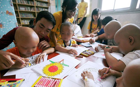 Mời bạn đọc tham gia 'Ngày hội hoa hướng dương'