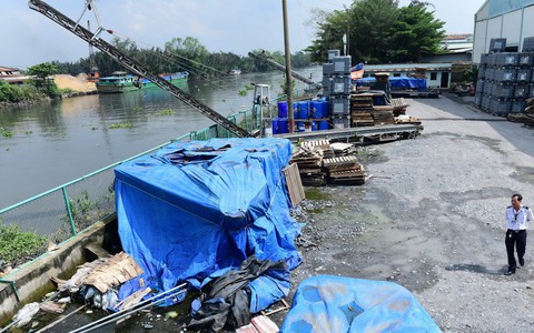 Hàng trăm cảng sông bỗng dưng 'chết đứng'