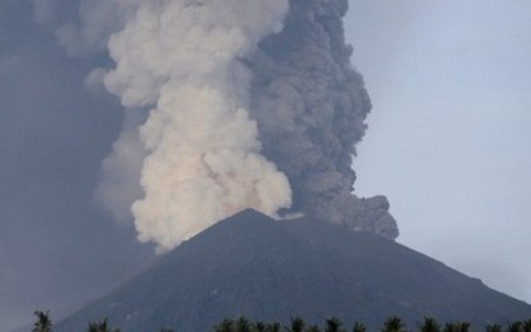 Di tản 100.000 người ở Bali vì núi lửa 'rùng mình'