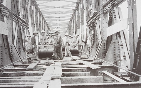 100.000 người và hơn 360 ngày hàn gắn đường sắt Bắc - Nam