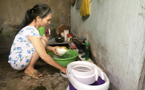 TP.HCM báo động tình trạng dân có nước máy, vẫn xài nước giếng!