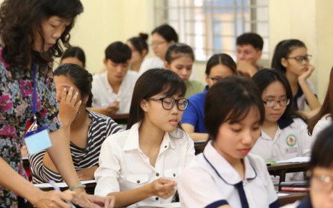 Miễn học phí cho sinh viên sư phạm, nên hay không?