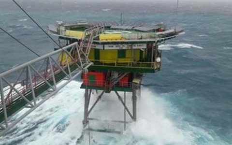Bão số 15 quét qua khu vực nhà giàn DK1