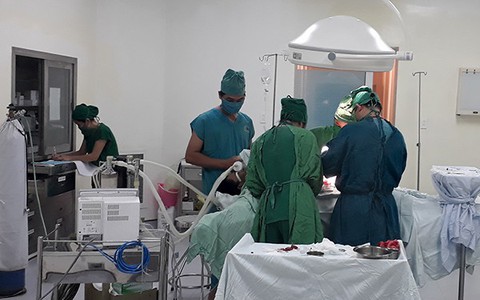 Cứu kịp thời bệnh nhân gãy 'súng' khi quan hệ tình dục