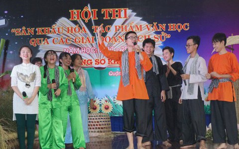 Học văn bằng diễn kịch