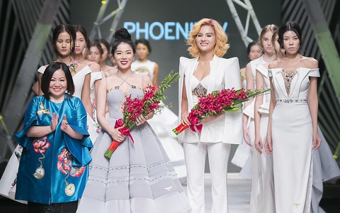 Lệ Quyên làm vedette trong bộ sưu tập của Vũ Thu Phương