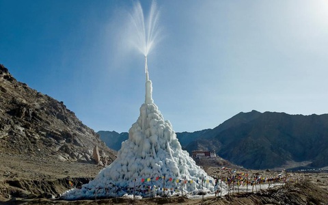 Tháp băng nhân tạo cấp nước sạch trên đỉnh Himalayas