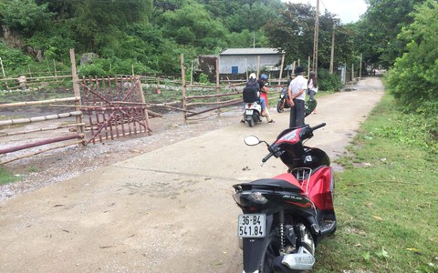 Dân dựng rào ngăn khách vào động Tiên Sơn