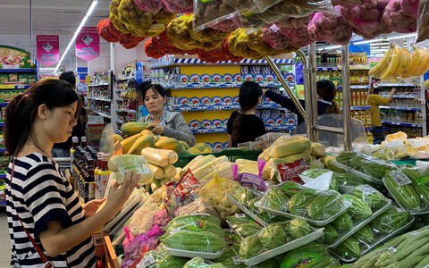 Siêu thị bán đồng giá 100.000 đồng cho hơn 100 mặt hàng hóa mỹ phẩm