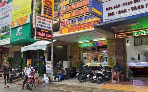 Chủ tiệm vàng bị xét nhà, tịch thu kim cương cân nhắc khởi kiện