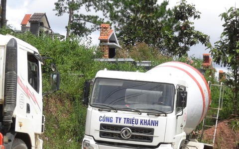 Làm trạm trộn bê tông ngay trong nghĩa trang