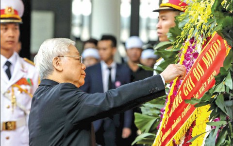 Xúc động bên linh cữu người cộng sản trung kiên