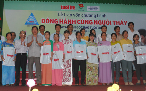 'Đồng hành cùng người thầy' tiếp sức 46 giáo viên miền Tây