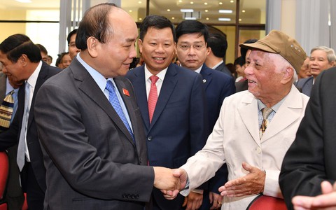 Tham nhũng lớn đã nghiêm trị, tham nhũng vặt vẫn phiền lòng dân