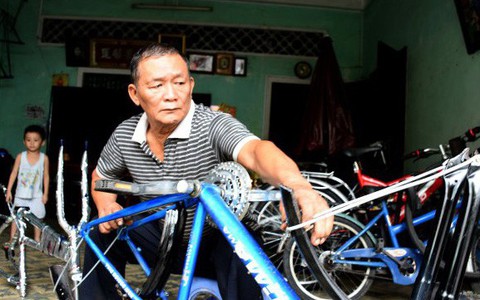 Thợ sửa xe 69 tuổi lấy bằng cử nhân