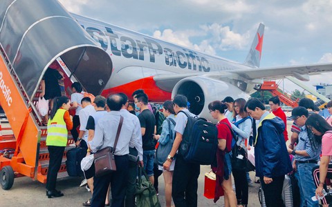 Hành khách bức xúc vì Jetstar hủy chuyến tới Tuy Hòa