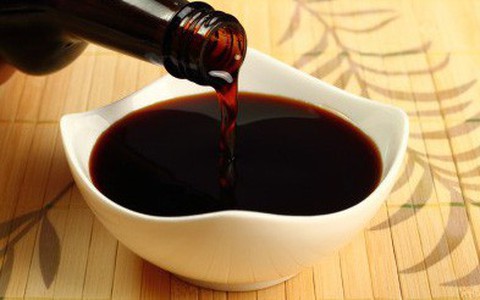 Tổn thương não vĩnh viễn vì uống cả lít nước tương