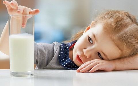 Con thấy sữa là 'lắc đầu', làm sao đây?