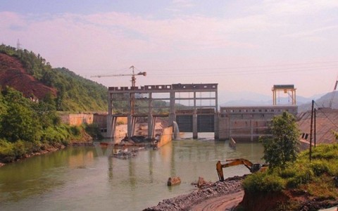 Vỡ đê bao ngăn nước thủy điện Sông Lô 2