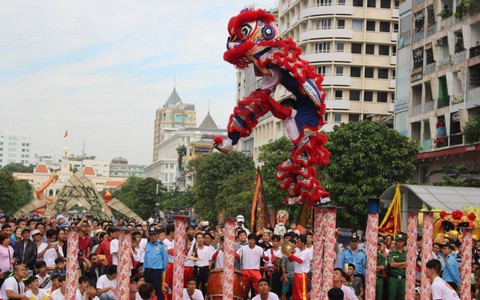 Liên hoan lân - sư - rồng TP Hồ Chí Minh lần 2