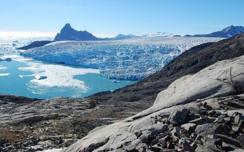 Băng trên đảo Greenland tan giữa mùa đông