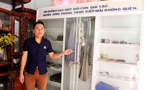Chiếc tủ kỷ vật của cha