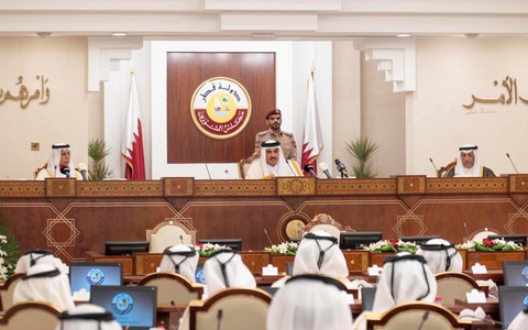 Tiểu vương Qatar bỏ họp, ngoại trưởng Bahrain lên Twitter chỉ trích