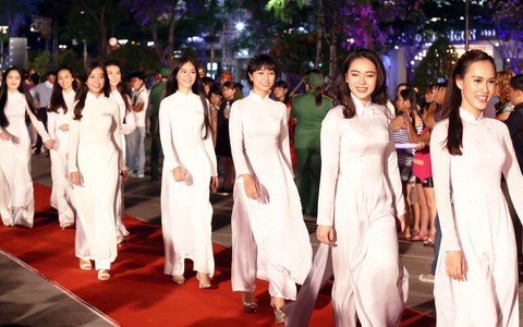 Tôi yêu áo dài Việt Nam