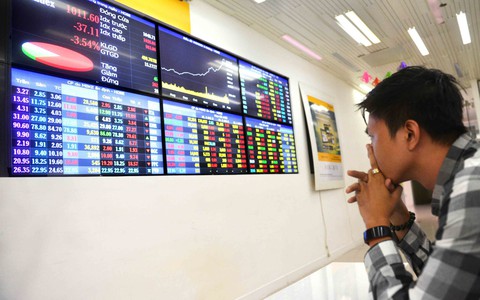 Chứng khoán phục hồi, nhà đầu tư muốn bắt đáy lại sợ bắt dao rơi