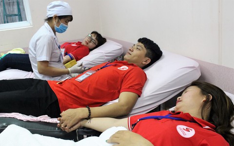 Hiến máu đầu năm, nhận lì xì may mắn
