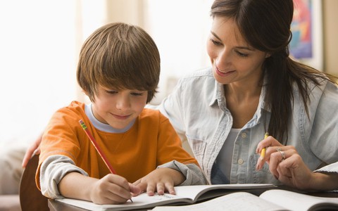 Người Anh ít giúp con làm bài tập ở nhà, vì sao?