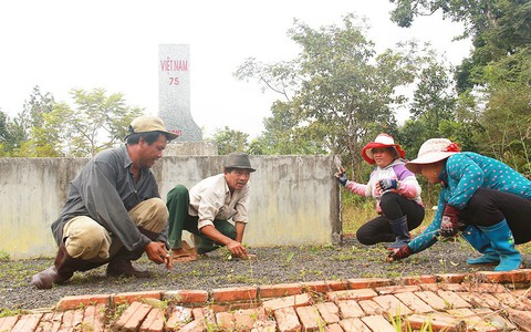 'Chăm sóc cột mốc, việc thiêng liêng lắm'