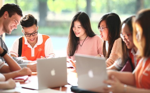 Học đại học bằng tiếng Anh