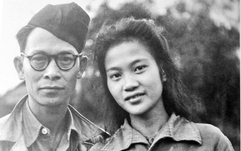 Xem ảnh Phạm Duy, Tố Hữu, Nguyễn Tuân... thời thanh xuân