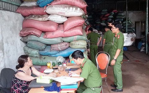 Nhiều tấn sản phẩm từ lò cà phê trộn pin đã ra thị trường