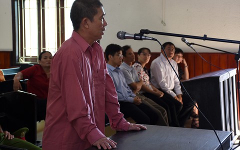 Trả hồ sơ vụ cán bộ thanh tra thuế 'nhận tiền mà tưởng kẹo'