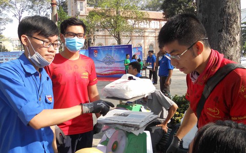 Doanh nghiệp thu gom ve chai, đổi quà tặng