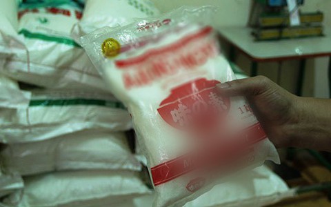 Làm bột ngọt giả từ bột ngọt Trung Quốc