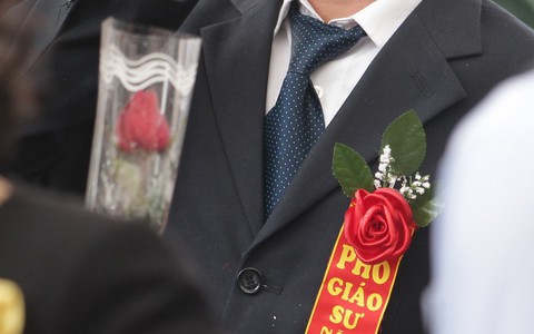 41 ứng viên GS, PGS bị loại đã 'lọt cửa hội đồng ra sao?