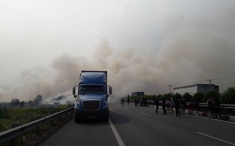 Nhiều địa phương vẫn xem nhẹ việc đốt rơm rạ