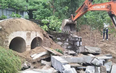 Lạnh lưng với chuyện xây hơn 70.000 ngôi 'mộ sống’