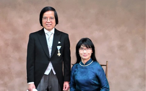 Giáo sư Trần Văn Thọ nhận Huân chương Thụy Bảo Tia Vàng của Nhật