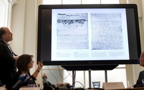 Tìm thấy 2 trang bị giấu đi của Nhật ký Anne Frank