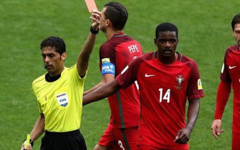 Một trọng tài sắp bắt World Cup 2018 bị treo còi vĩnh viễn