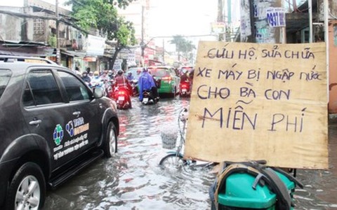 Sài Gòn sang mùa mưa, nhớ lần dắt bộ và lời dặn của người lạ
