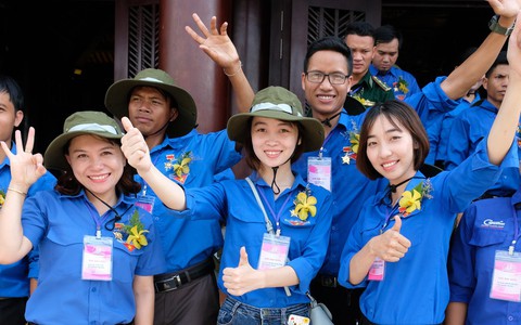 Trao huy hiệu Thanh niên tiên tiến làm theo lời Bác cho 336 bạn trẻ